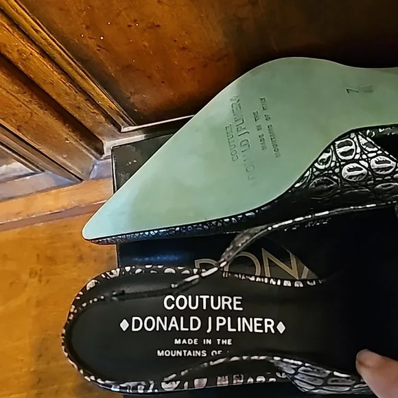 DONALD J. PLINER - Black/Silver Metallic Gator Print Kitten Heel mule 7M NIB - Picture 4 of 6